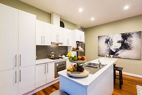 ELISE, 2BDR Windsor House