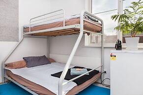 HENRIETTA, Carlton Studio Apartment