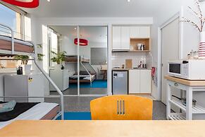 HENRIETTA, Carlton Studio Apartment