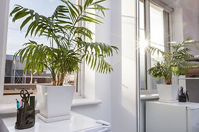 HENRIETTA, Carlton Studio Apartment