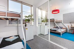 HENRIETTA, Carlton Studio Apartment