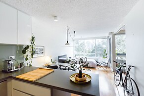 ISAAC, 1BDR South Melbourne Apartment