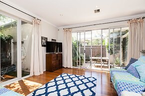 JASMINE, 2BDR Port Melbourne House