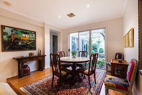 JASMINE, 2BDR Port Melbourne House