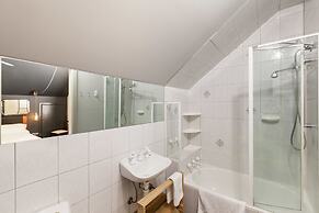 KELLY, 3BDR Northcote House