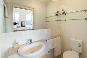 LUCINDA, Carlton Studio Apartment