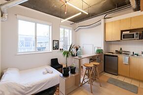 LUCINDA, Carlton Studio Apartment