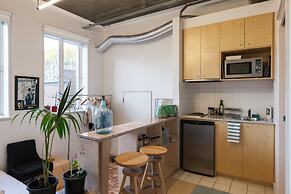 LUCINDA, Carlton Studio Apartment