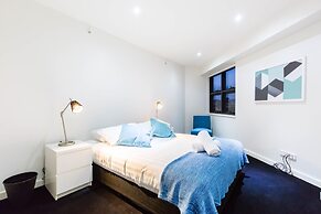 MADDISON, 3BDR Port Melbourne Apartment