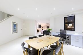 MADDISON, 3BDR Port Melbourne Apartment