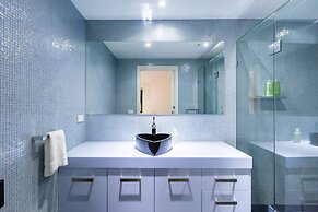 MADDISON, 3BDR Port Melbourne Apartment