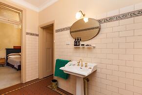 MADELINE, 1BDR Fitzroy Apartment