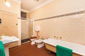 MADELINE, 1BDR Fitzroy Apartment