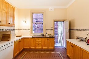 MADELINE, 1BDR Fitzroy Apartment