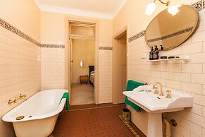 MADELINE, 1BDR Fitzroy Apartment