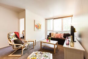 NAOMI, 2BDR South Melbourne Apartment