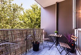 NAOMI, 2BDR South Melbourne Apartment