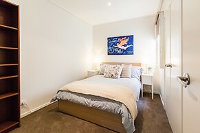 NAOMI, 2BDR South Melbourne Apartment