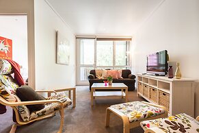 NAOMI, 2BDR South Melbourne Apartment
