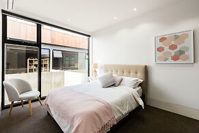 RENEE, 4BDR North Melbourne House