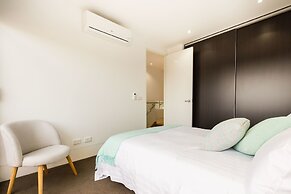 RENEE, 4BDR North Melbourne House