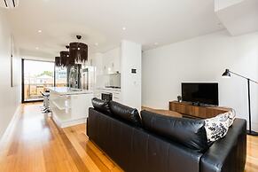 RENEE, 4BDR North Melbourne House