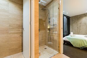 RENEE, 4BDR North Melbourne House