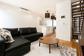 RENEE, 4BDR North Melbourne House