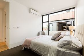 RENEE, 4BDR North Melbourne House