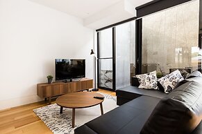 RENEE, 4BDR North Melbourne House