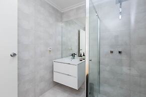 ROLAND, 1BDR Melbourne Apartment