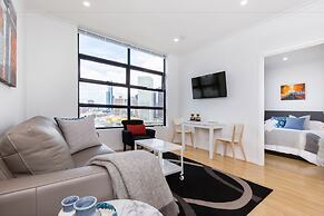 ROLAND, 1BDR Melbourne Apartment