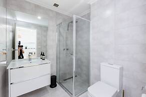 ROLAND, 1BDR Melbourne Apartment