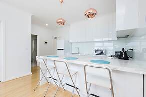 ROLAND, 1BDR Melbourne Apartment