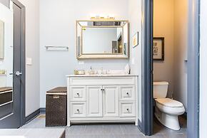 Mccormick Place Guest House