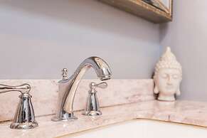 Mccormick Place Guest House