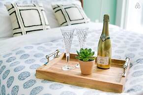 Comfy Lakeside Home by Skydome