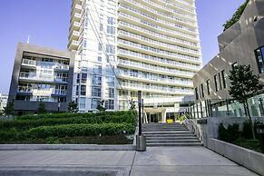 Comfy Lakeside Home by Skydome