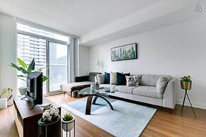 Comfy Lakeside Home by Skydome