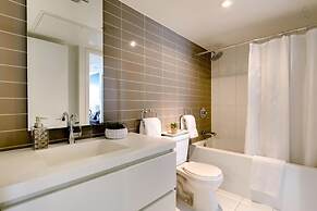 Comfy Lakeside Home by Skydome