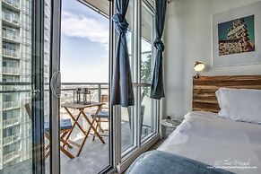 New Modern - DT King W Spacious 3BR