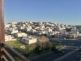 Cozy Dair Ghbar Apartments