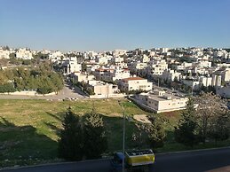 Cozy Dair Ghbar Apartments