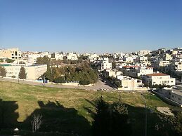 Cozy Dair Ghbar Apartments