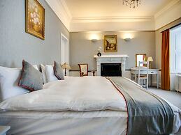 The Murray Arms Hotel