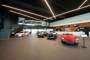 Rydges Pit Lane Hotel