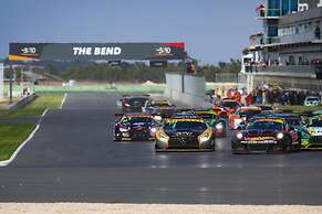 Rydges Pit Lane Hotel