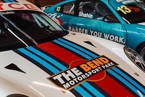 Rydges Pit Lane Hotel