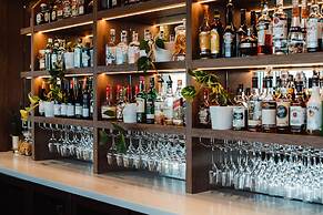 Rydges Pit Lane Hotel