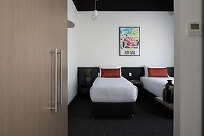 Rydges Pit Lane Hotel